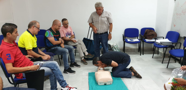 Los trabajadores municipales se forman en primeros auxilios con un curso de Reanimacin Cardiopulmonar Automtica